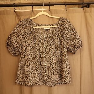 Universal Thread Black and White Floral Blouse